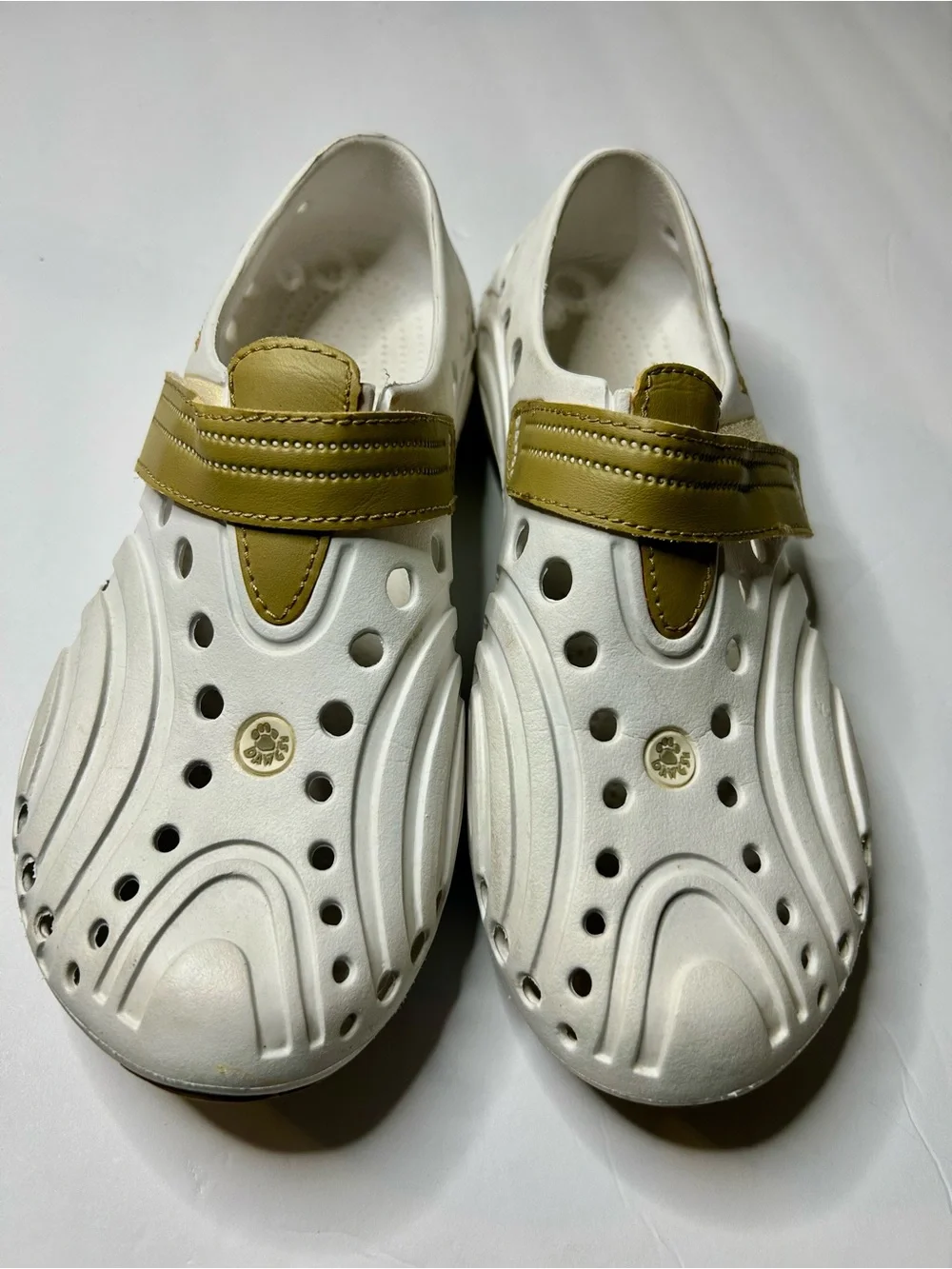 Dawgs White and Tan Slip-On Athletic Clogs